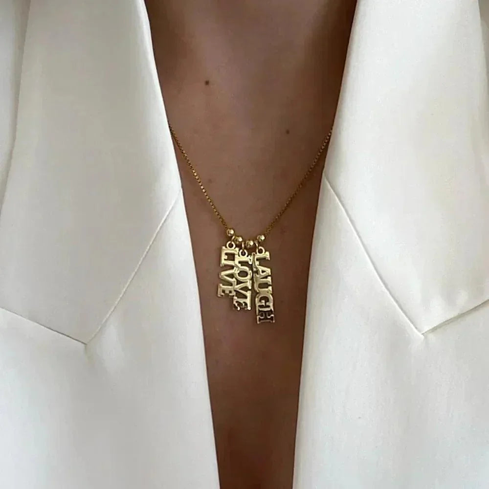 Colar personalizável - Estilo Penduradinho - Até 3 Nomes - Banho em ou 18k